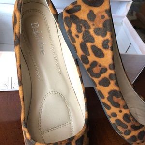 Women’s flat heel shoes